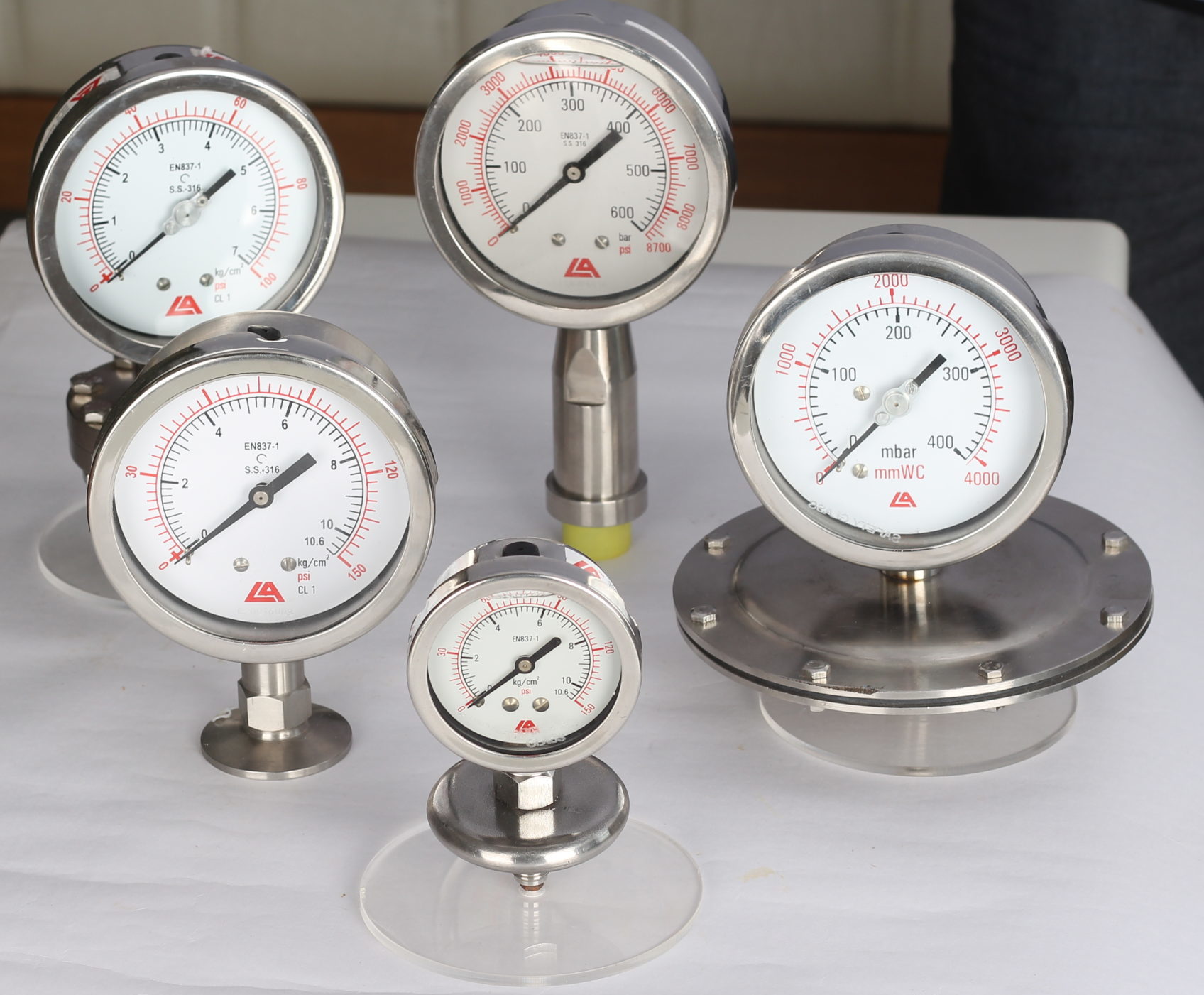 Bourdon type pressure gauge